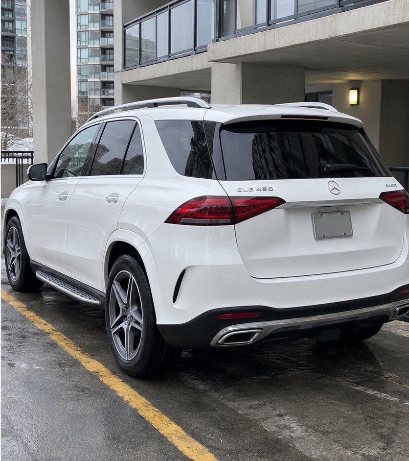 The same white Mercedes GLE rear end washed clean with no salt residue